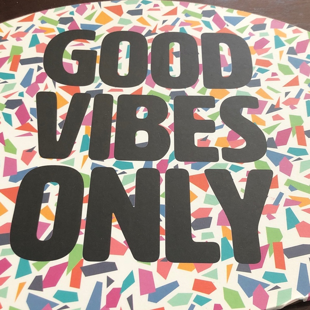 🛍️ Colorful 'Good Vibes Only' Wall Sign - Picture 2 of 5